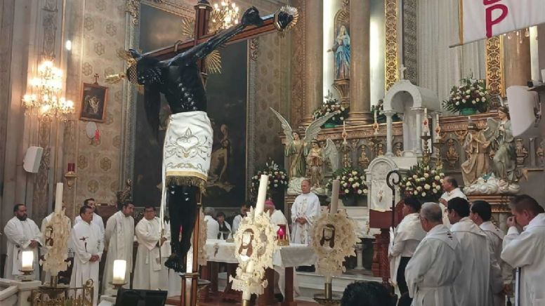La milagrosa imagen del Cristo Negro del Señor del Hospital fue visitada por miles de feligreses en Salamanca