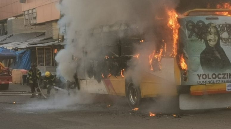 Violencia en México: Comando intercepta camión urbano, baja a pasajeros y le prenden fuego al autobús en Acapulco