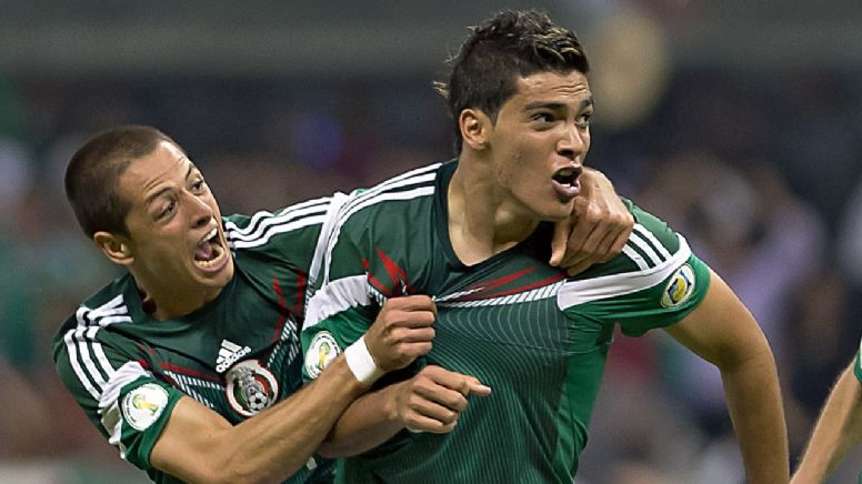 Selección Mexicana: Raúl Jiménez revela que ‘Chicharito’ le dio un puñetazo en la cara… en la celebración del gol ante Panamá