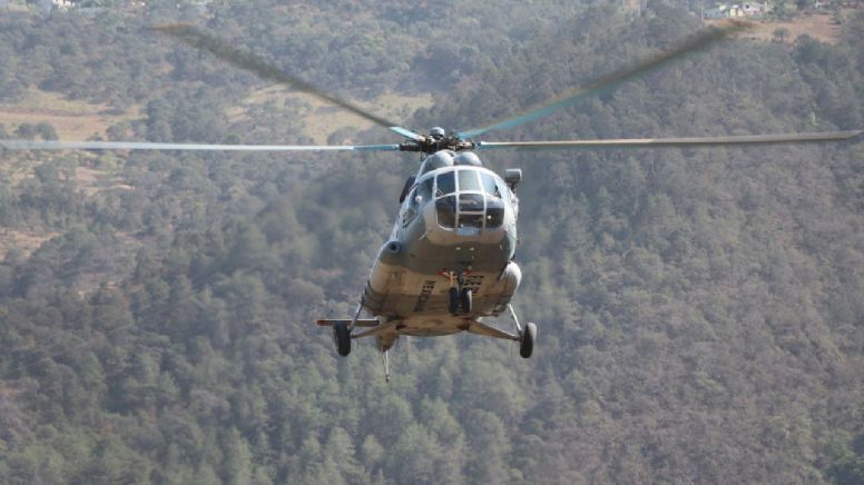 Con dos helicópteros combaten incendio en Nicolás Flores