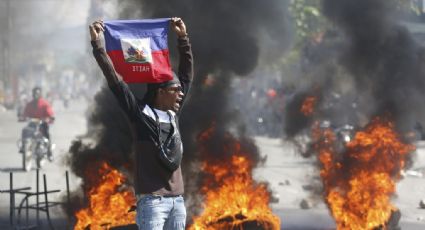 Irrumpe grupo armado a prisión de Haití y provoca fuga masiva de reos, mientras matan a 5 personas