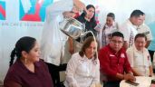 Le gritan 'fuera' a Rocío Nahle a su llegada a un café de Veracruz