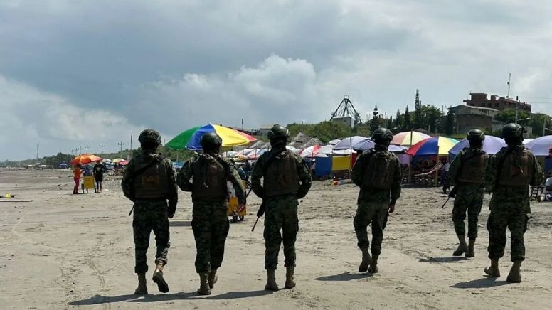 Los confunden, los 'levantan' y luego aparecen muertos: Masacran a familia de turistas en la playa