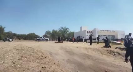 Civiles se enfrentan a policías por operativo contra mototaxis en Tizayuca