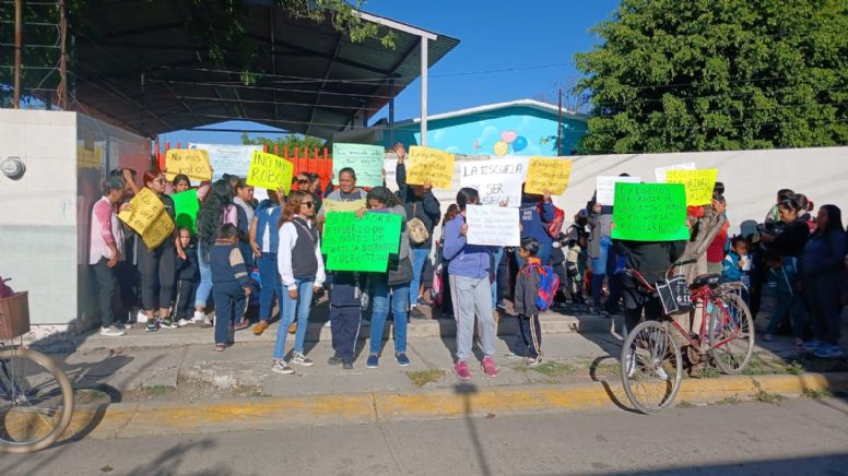 "¡Exigimos seguridad para nuestros hijos!"; robos en kínder Nezahualcóyotl orillan a padres de familia a manifestarse, en Salamanca