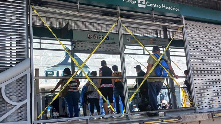 Dañan 55 vidrios de 3 paraderos de la oruga durante marcha del 8M en León