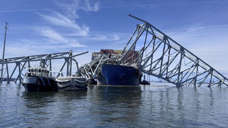 Abren canal alternativo para puerto de Baltimore tras derrumbe de puente