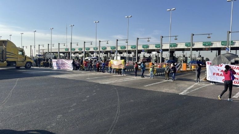 Bloquean vecinos de Ecatepec carretera México-Pachuca por falta de agua