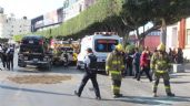 Accidente en León: Auto vuelca en López Mateos y pasajeras salen con heridas menores