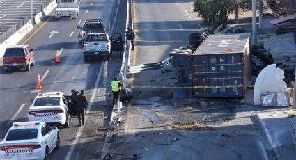Aparatoso accidente en carretera Apaseo el Alto-Querétaro ocasiona muerte de conductor de tráiler