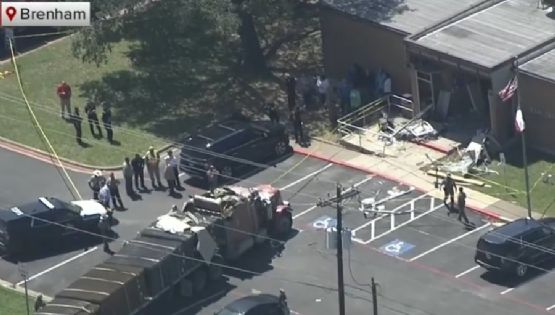 Tráiler se estrella contra oficina del Departamento de Seguridad Pública en Texas; hay 16 heridos