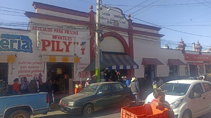 Acusan comerciantes del mercado municipal de Tulancingo tardanza en regulación de locales