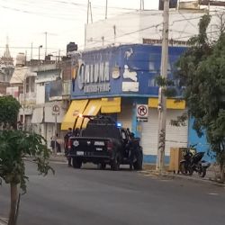 Atacan a balazos a otro policía en Celaya, otra vez en una sucursal de la tienda La Luna