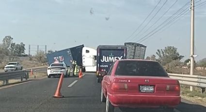 Accidente de tráiler causa cierre en carretera Irapuato-Abasolo