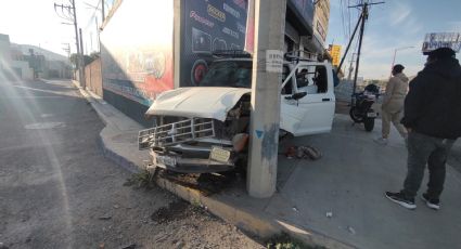 Fallece mujer tras chocar contra un poste en su camioneta sobre la Pachuca-Tulancingo