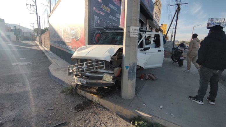 Fallece mujer tras chocar contra un poste en su camioneta sobre la Pachuca-Tulancingo