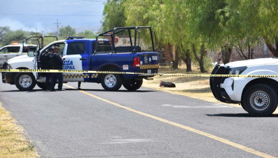 Yuriria: Ven a motociclista tirado junto a carretera; tenía disparos en cabeza y cuerpo