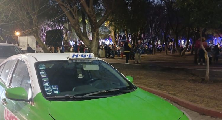Taxistas acompañan a Libia García en evento postdebate, pero exceso de vehículos molesta a vecinos