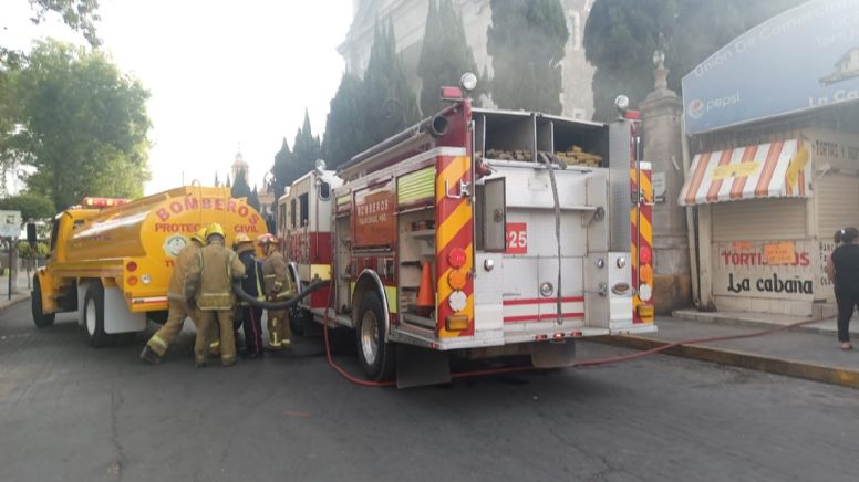 Se incendia local en pasillo de La Fayuca en Tulancingo