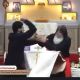 Adolescente acuchilla a Obispo y sacerdote en plena misa; fieles le cortan los dedos en linchamiento