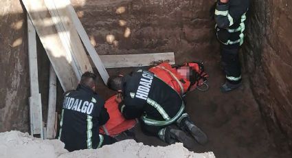 Bomberos rescatan a adultos mayores que cayeron a una cisterna en Pachuca
