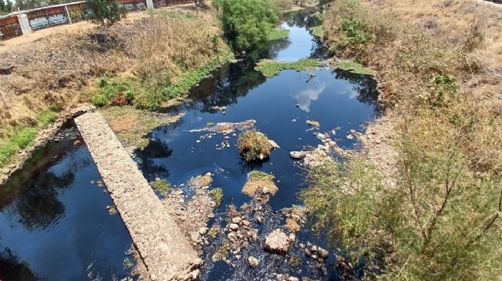 Agua de color negro y manchas de aceite; así luce el Río Lerma en su paso por Salamanca | FOTOS