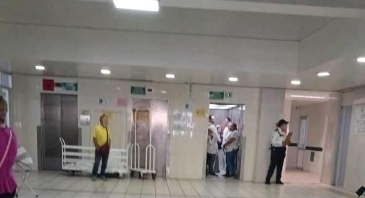 Se quejan por fallas en los elevadores de la clínica T-21 en León
