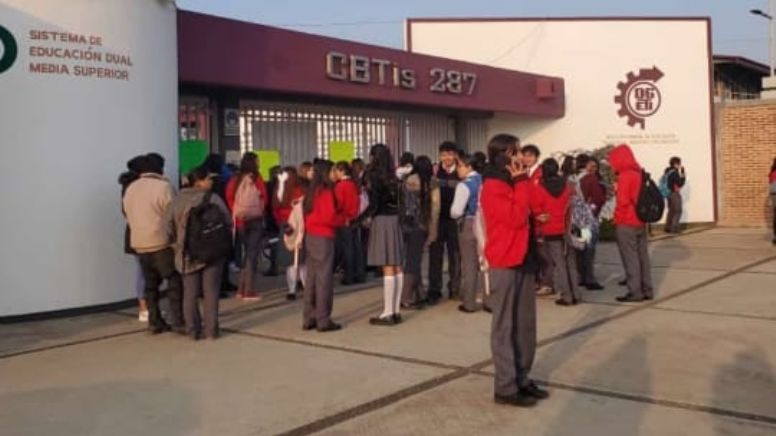 Acusan padres a profesor de acoso y extorsión en Santiago Tulantepec