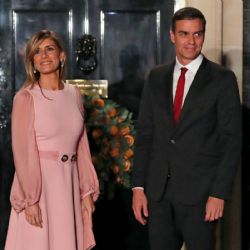 Analiza Pedro Sánchez dimitir al cargo tras investigación contra su esposa por influyentismo
