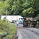 Reportan volcadura de camión sobre la México-Tampico, en Tlanchinol