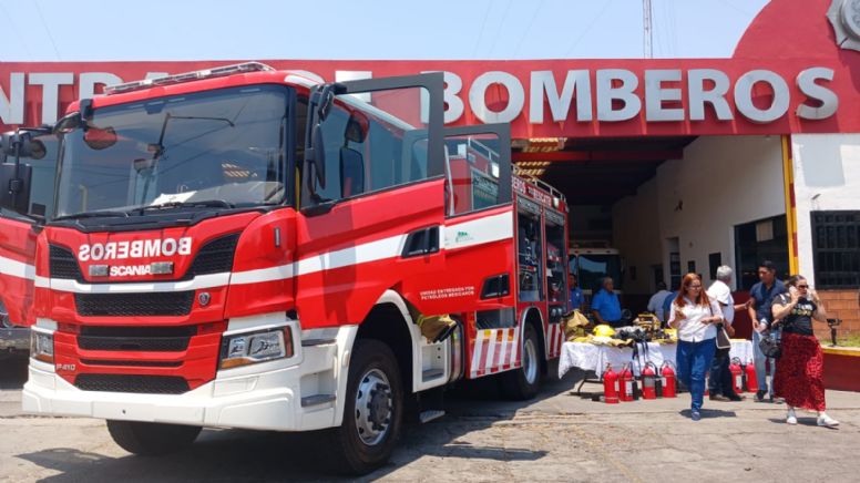 Estrenan bomberos de Salamanca camión donado por Pemex; esto es lo que cuesta