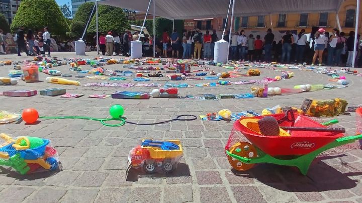 Entre fiesta, inflables y payasos, colectan cientos de juguetes en León; la meta son 2,500