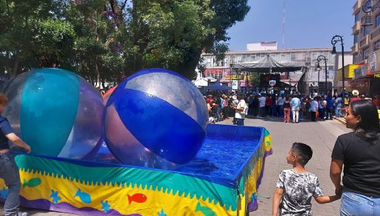 Con desfile y actividades festejan a niñas y niños en Tulancingo