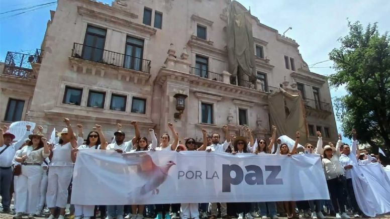 Custodiados por la GN, 500 morenistas marchan en Guanajuato capital para exigir justicia para Gisela Gaytán