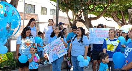 Caminata azul: Marchan más de 200 personas para sensibilizar sobre el Trastorno del Espectro Autista en León