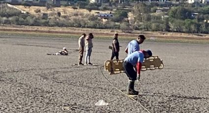 Menores ignoran avisos y se quedan atorados en el fango de la Presa El Palote | FOTOS