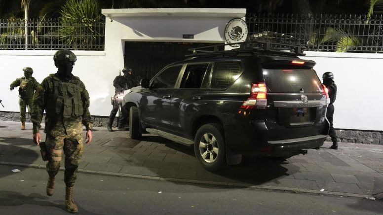 Condena OEA 'uso de fuerza' contra embajada mexicana en Quito