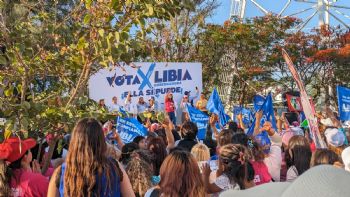 Libia García enseña cómo votar y promete ampliar la Tarjeta Rosa