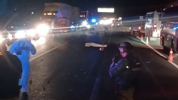 Muerte en la carretera: 'Biker' queda tendido sobre el asfalto tras ser atropellado en Guanajuato