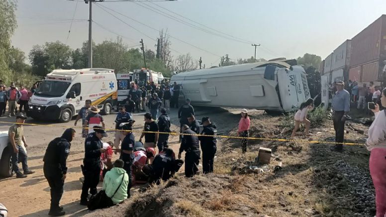 Buscan a conductor de autobús que intentó ganarle el paso a tren en Atitalaquia