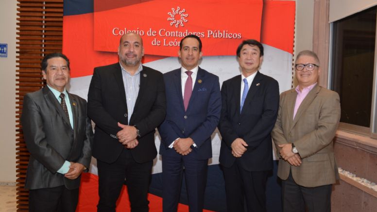 Contadores de León acuden al diplomado 'El ABC de Derecho Empresarial 2024'