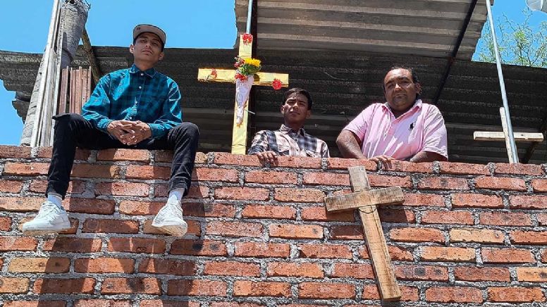 Día de la Santa Cruz en Moroleón: Francisco Baeza, y su orgullo de ser albañil