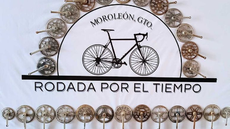 Rodada por el tiempo: Exponen bicis, triciclos y carritos en Presidencia Municipal de  Moroleón