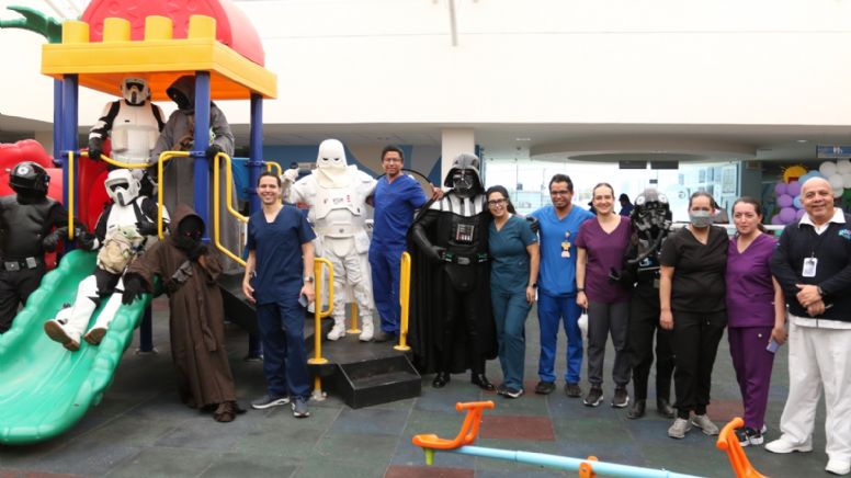 Tienen Día de Star Wars pequeños del Hospital de Especialidades Pediátrico