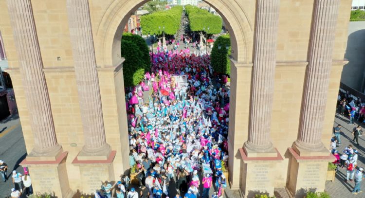 ¡Llenan las calles de azul y rosa! Más de 10 mil personas muestran su apoyo a Xóchitl Gálvez en León