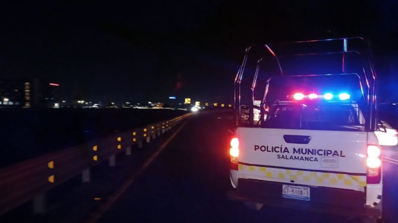 Cuerpo de 'biker' queda tirado sobre carretera Irapuato-Salamanca; conductor lo choca y se fuga