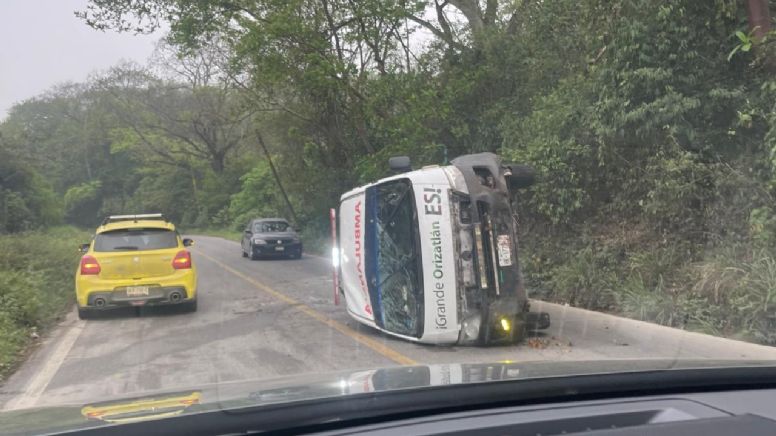 Vuelca ambulancia de Orizatlán en San Luis Potosí