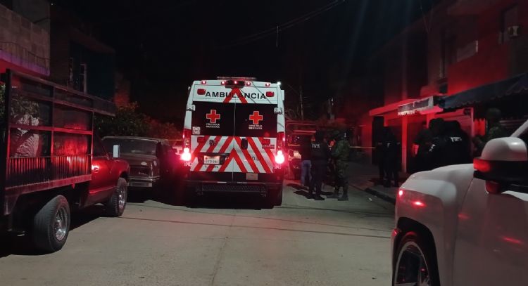 Hombre es atacado a balazos afuera de su casa en León; recibe rozón en el brazo