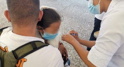 Vacunación: padres de llevan a menores a vacunar en Yuriria