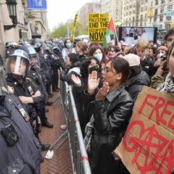 Escalan protestas y arrestos contra universitarios por manifestaciones propalestinas en EU